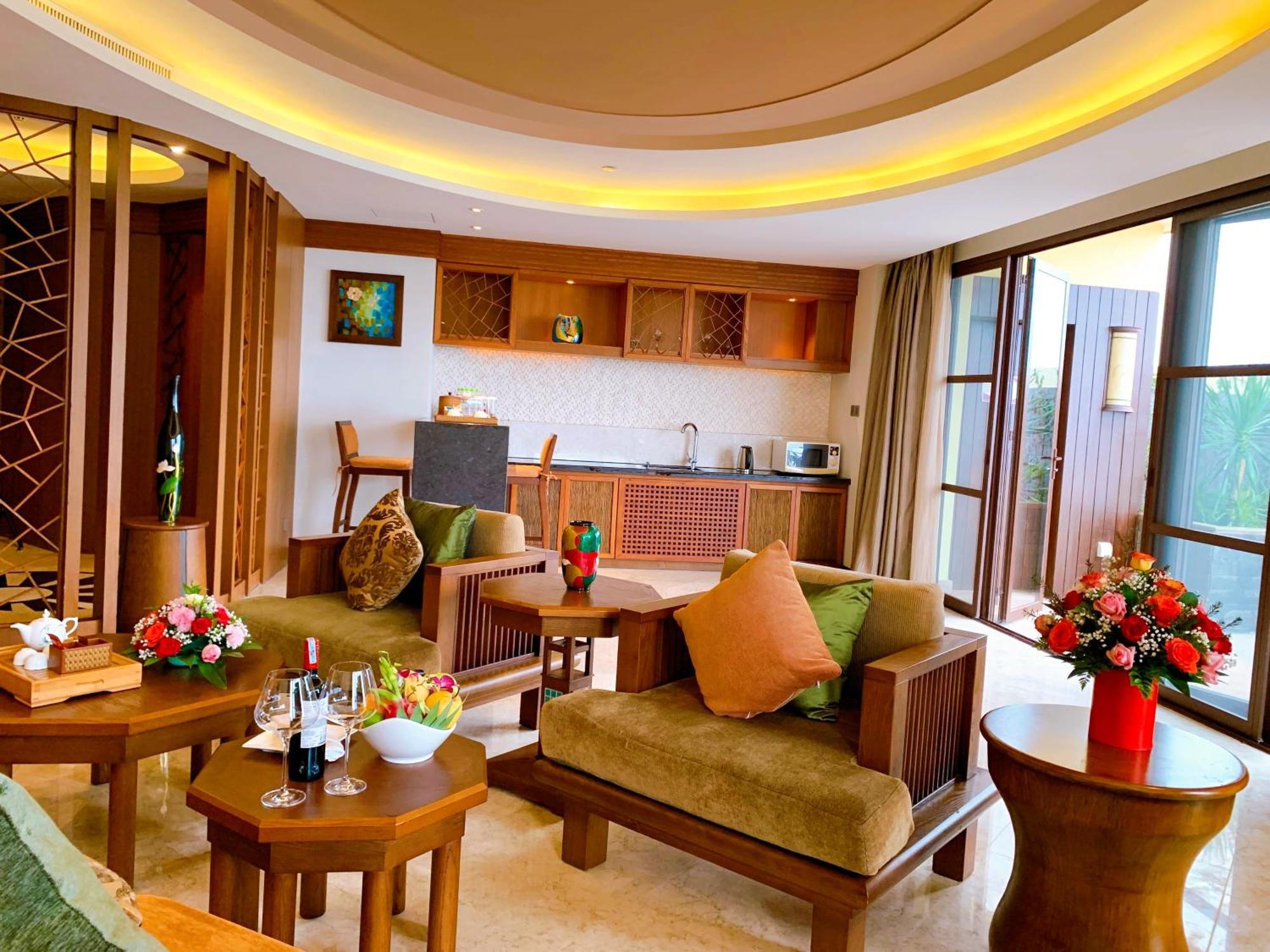 Crowne Plaza &