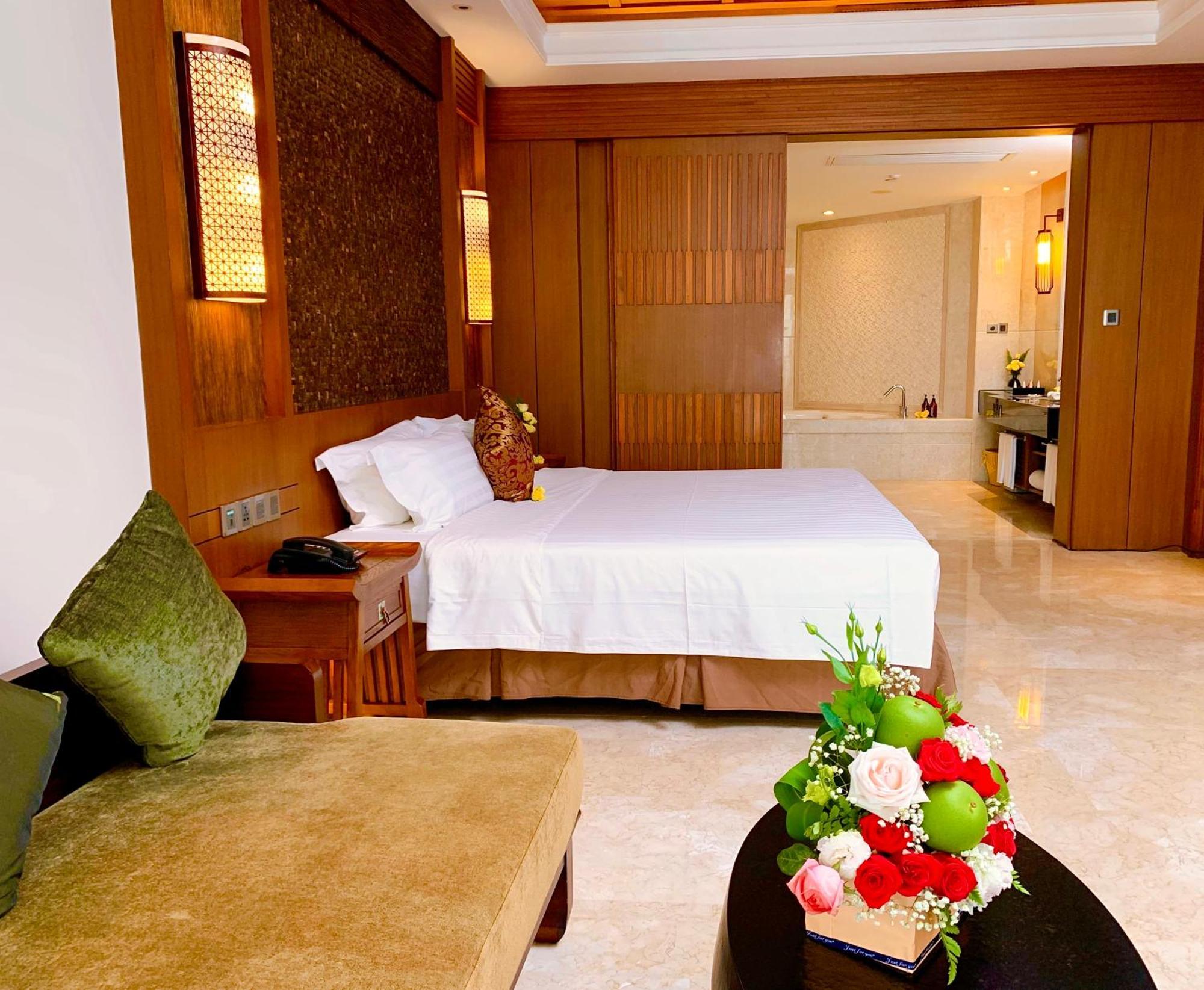 Crowne Plaza & Resort 5*