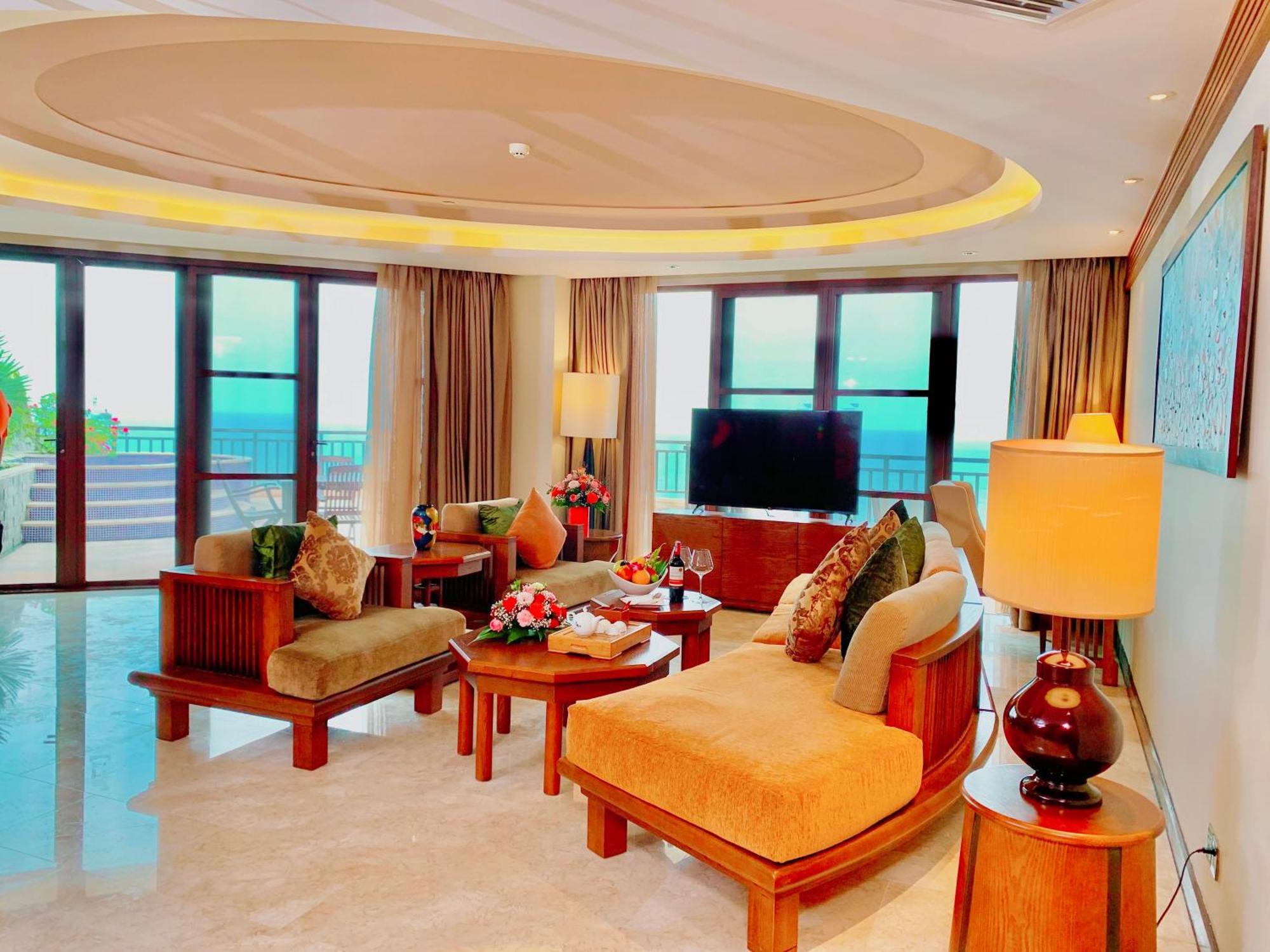 Crowne Plaza & Resort