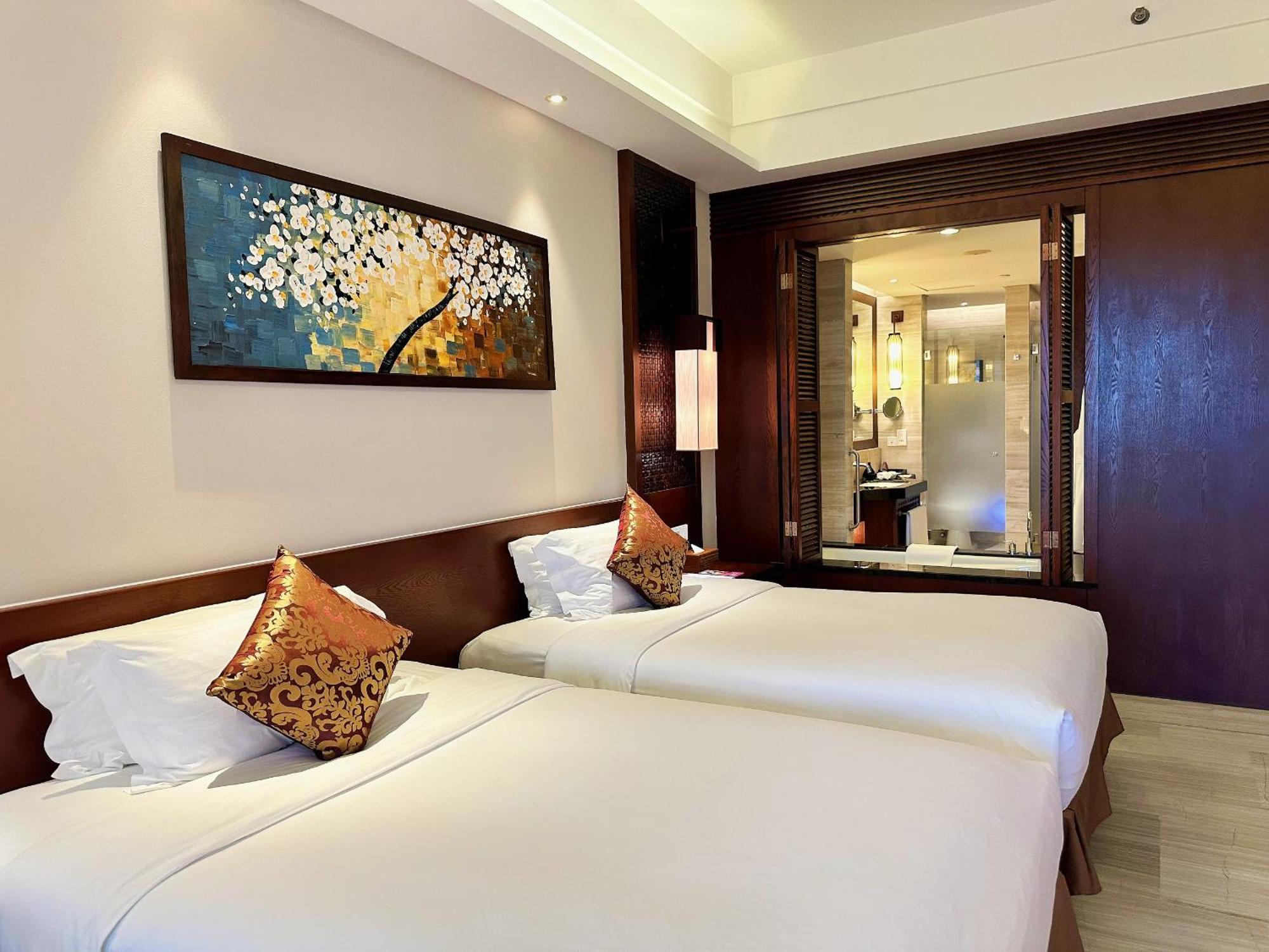 Crowne Plaza & Resort 5*