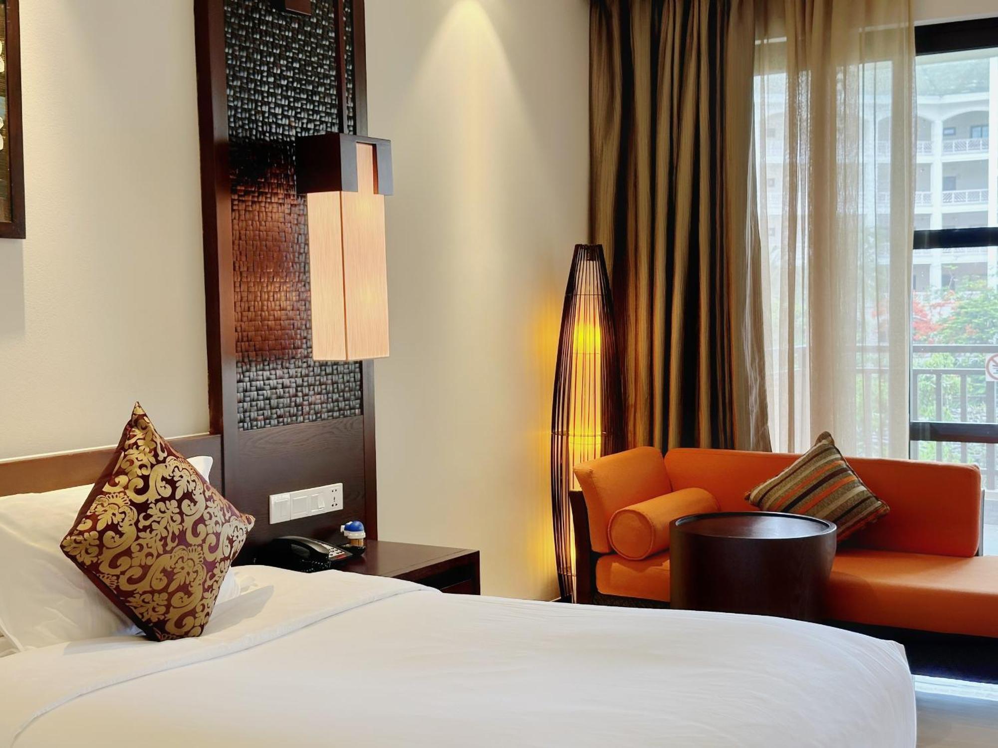 Crowne Plaza & Resort
