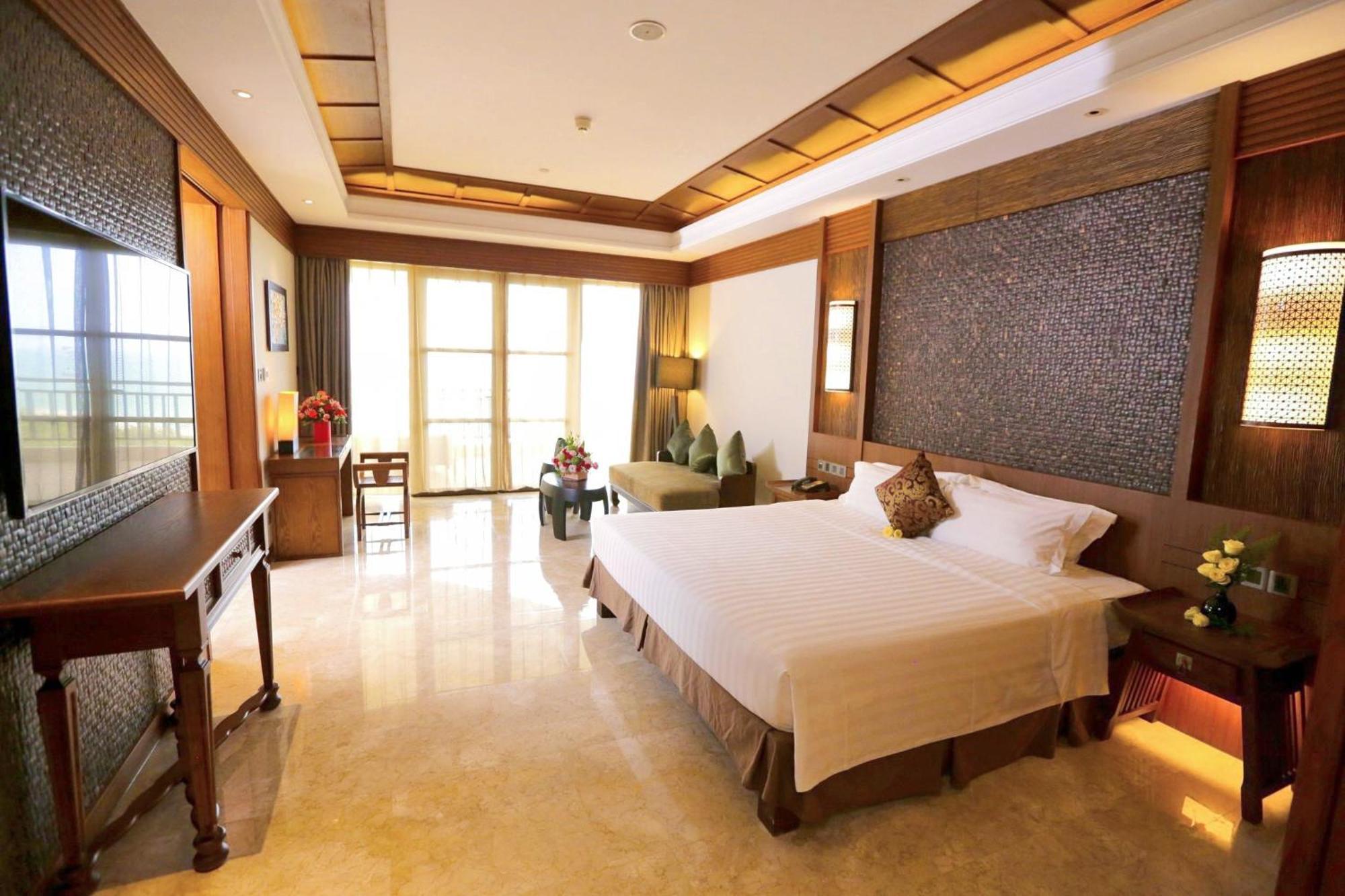 Crowne Plaza 5*