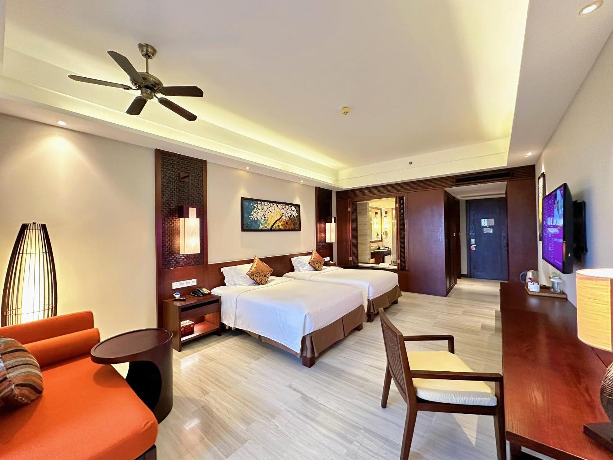 Khu nghỉ mát Crowne Plaza