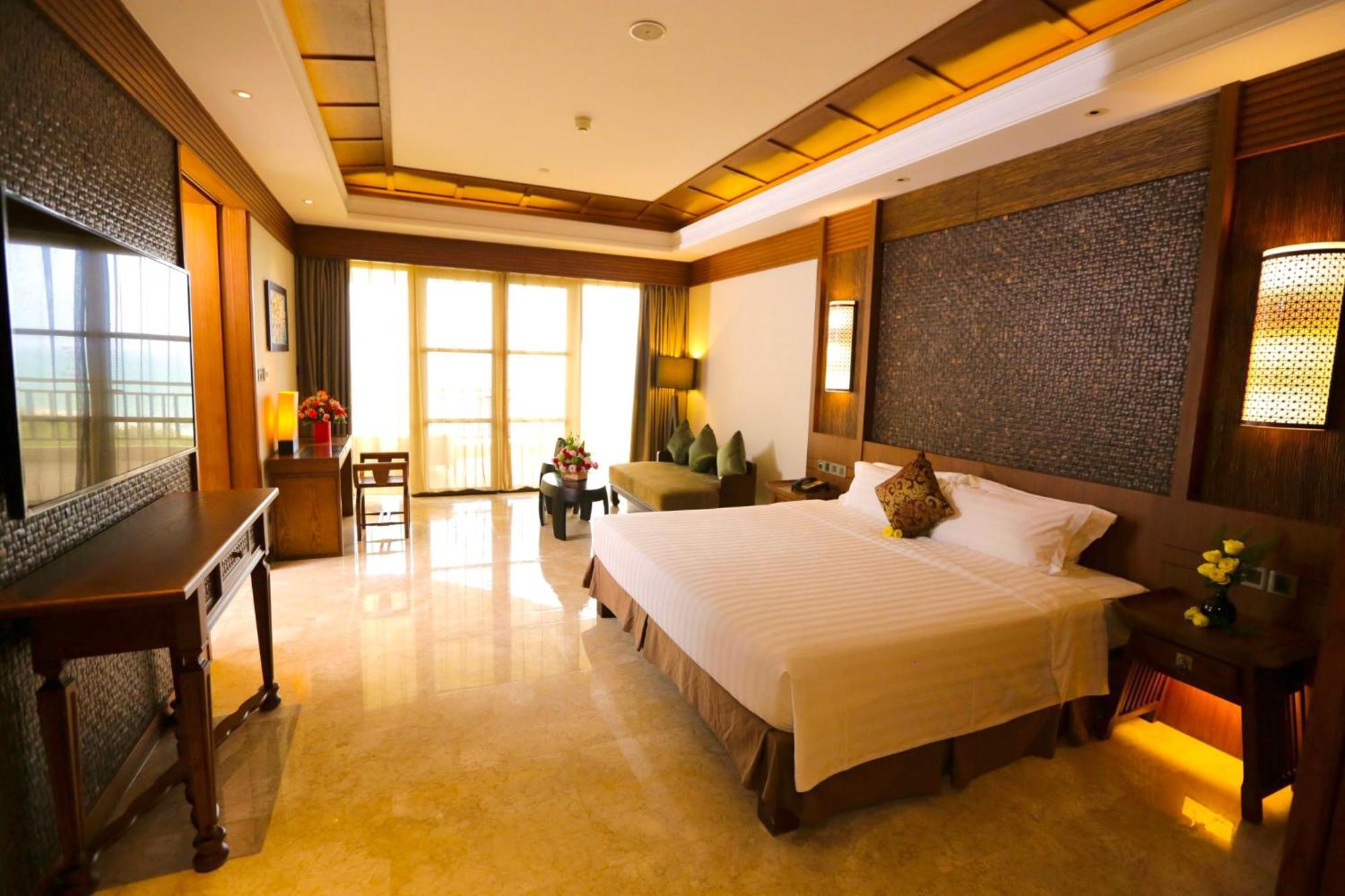 Crowne Plaza 5*
