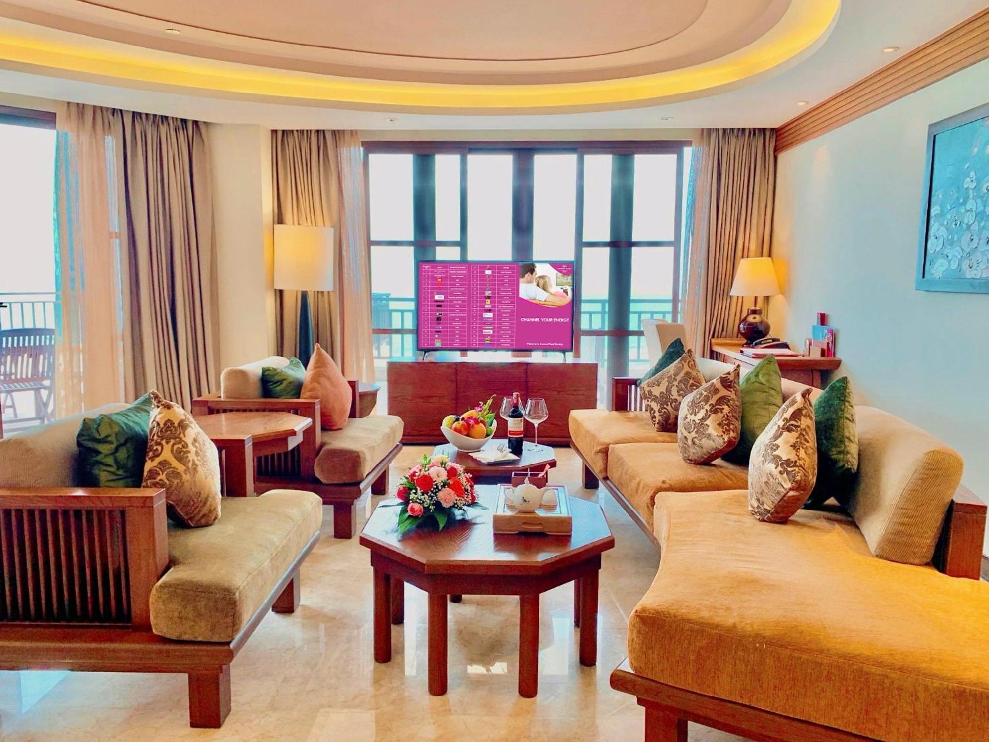 Crowne Plaza 5*